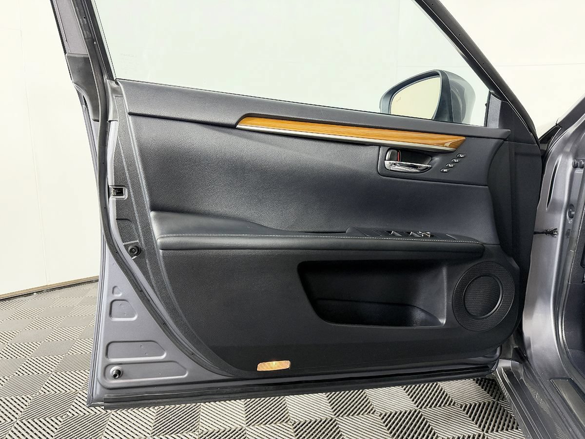 Used 2014 Lexus ES 300h w/ Luxury Package w/Bamboo Trim FWD image 28
