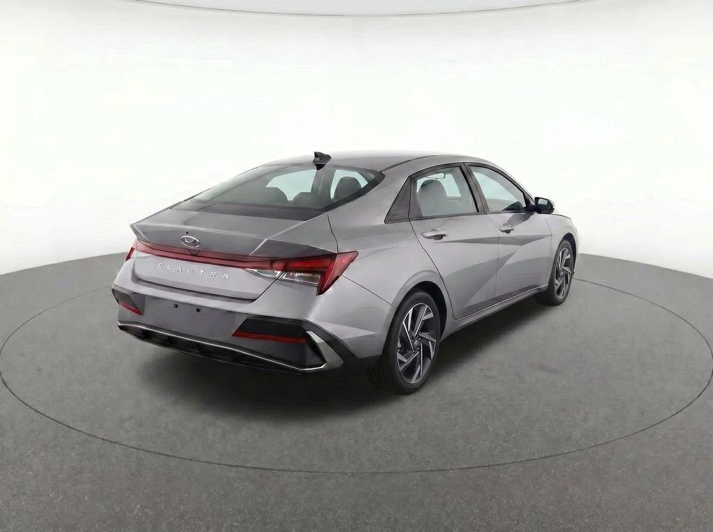 New 2026 Hyundai Elantra SEL Sport FWD image 4