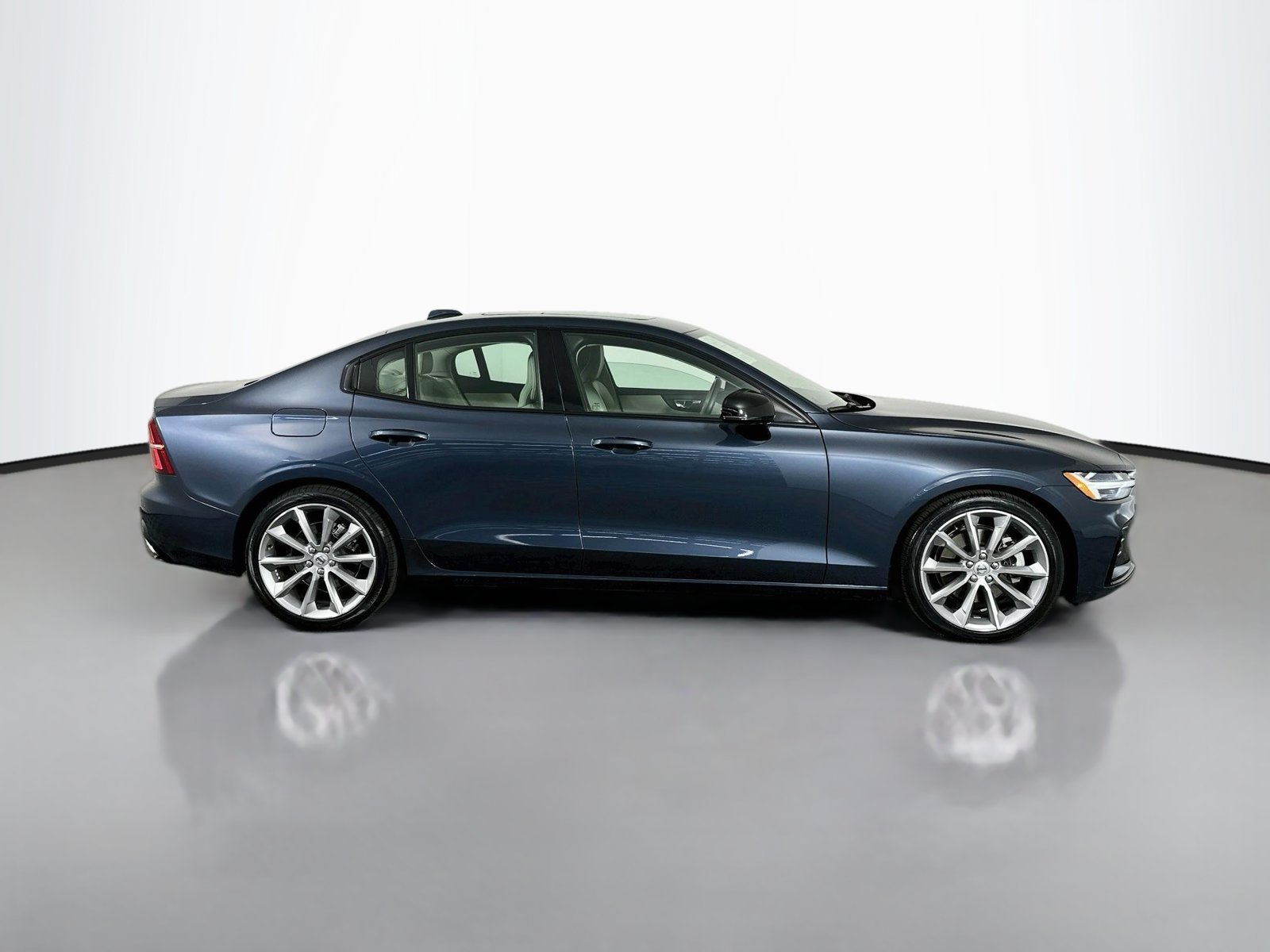 Used 2021 Volvo S60 T5 Momentum w/ Advanced Package AWD/4WD image 8