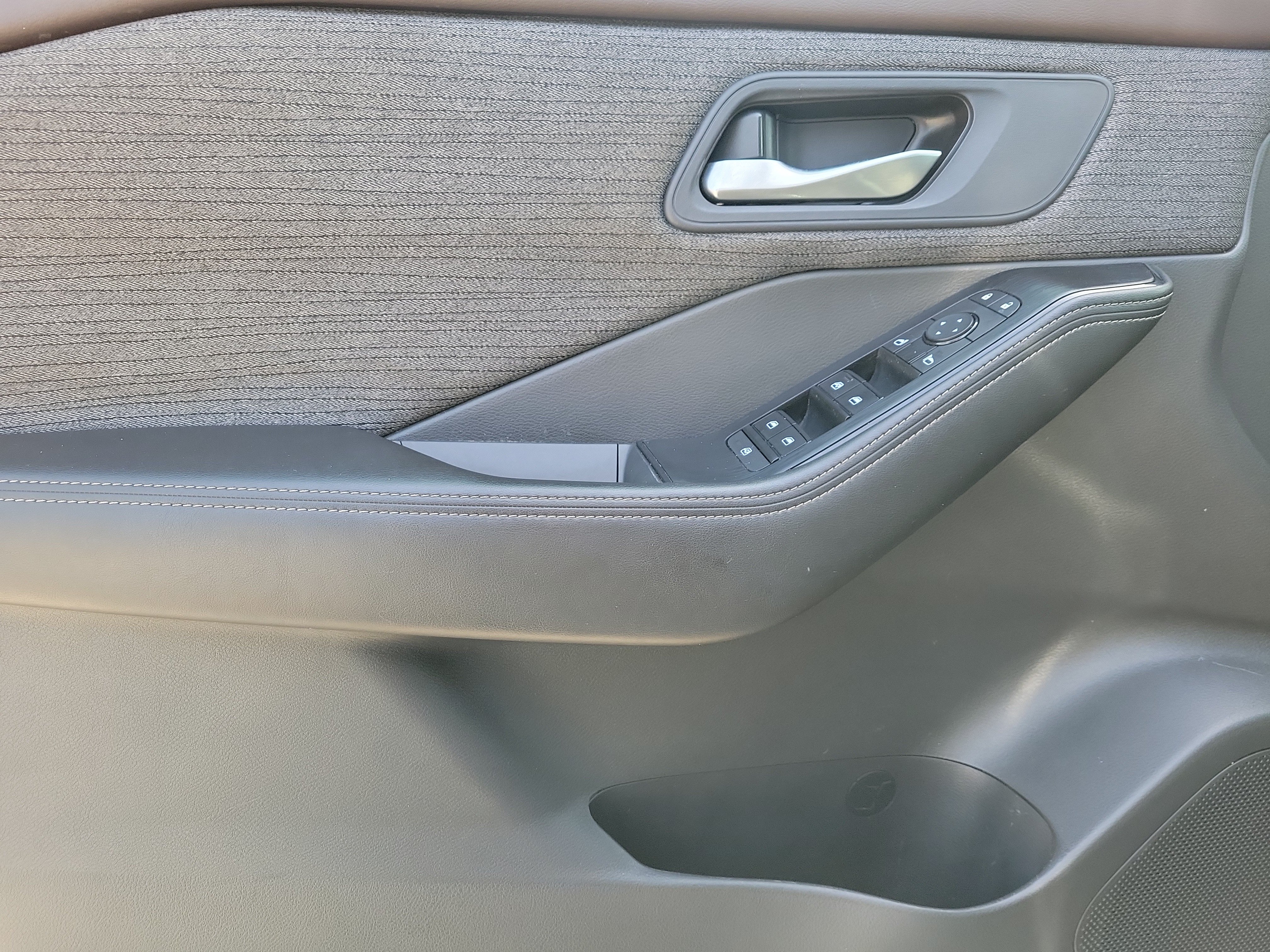 Certified 2022 Nissan Rogue SV FWD image 15
