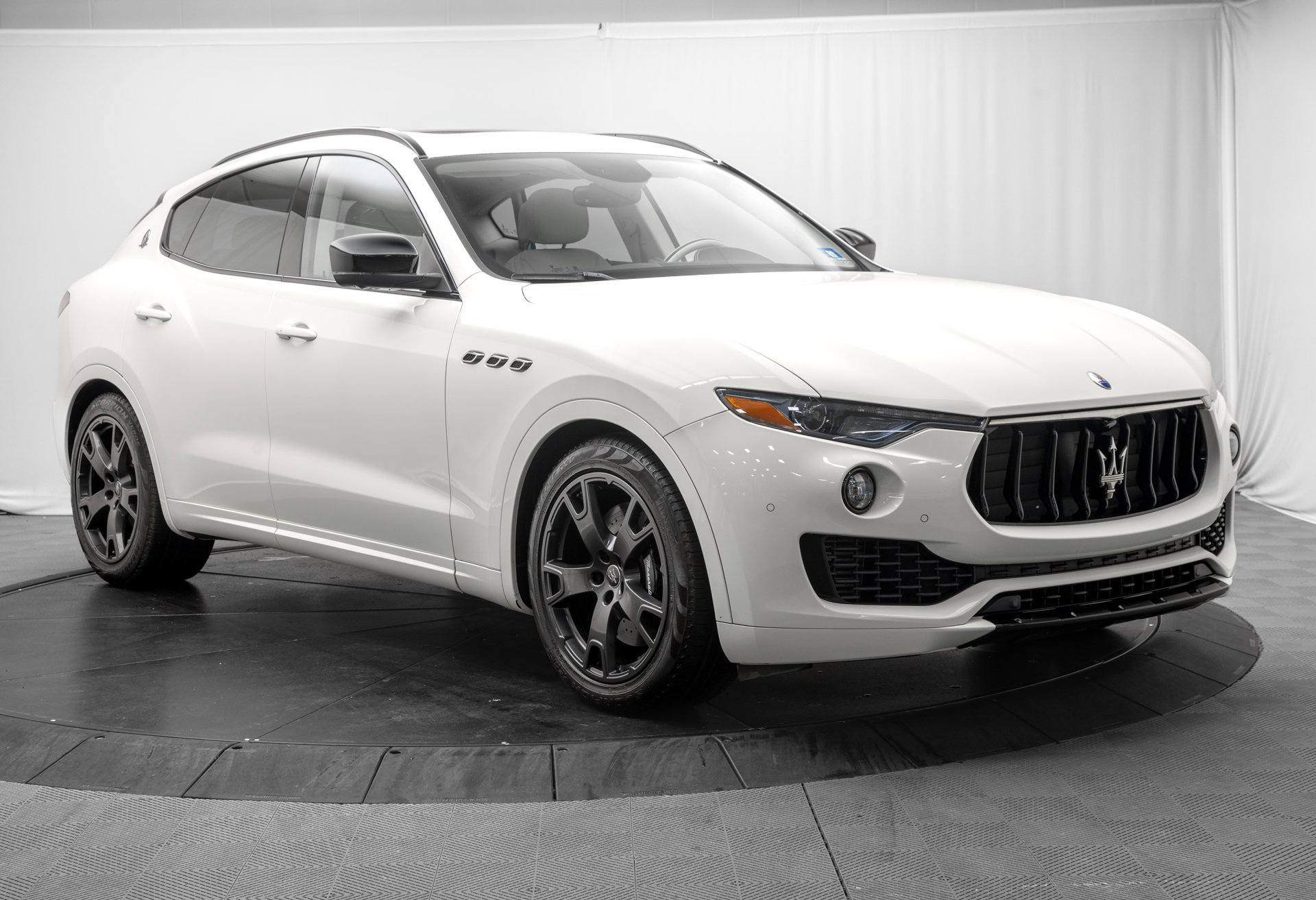 Used 2020 Maserati Levante S AWD/4WD image 9