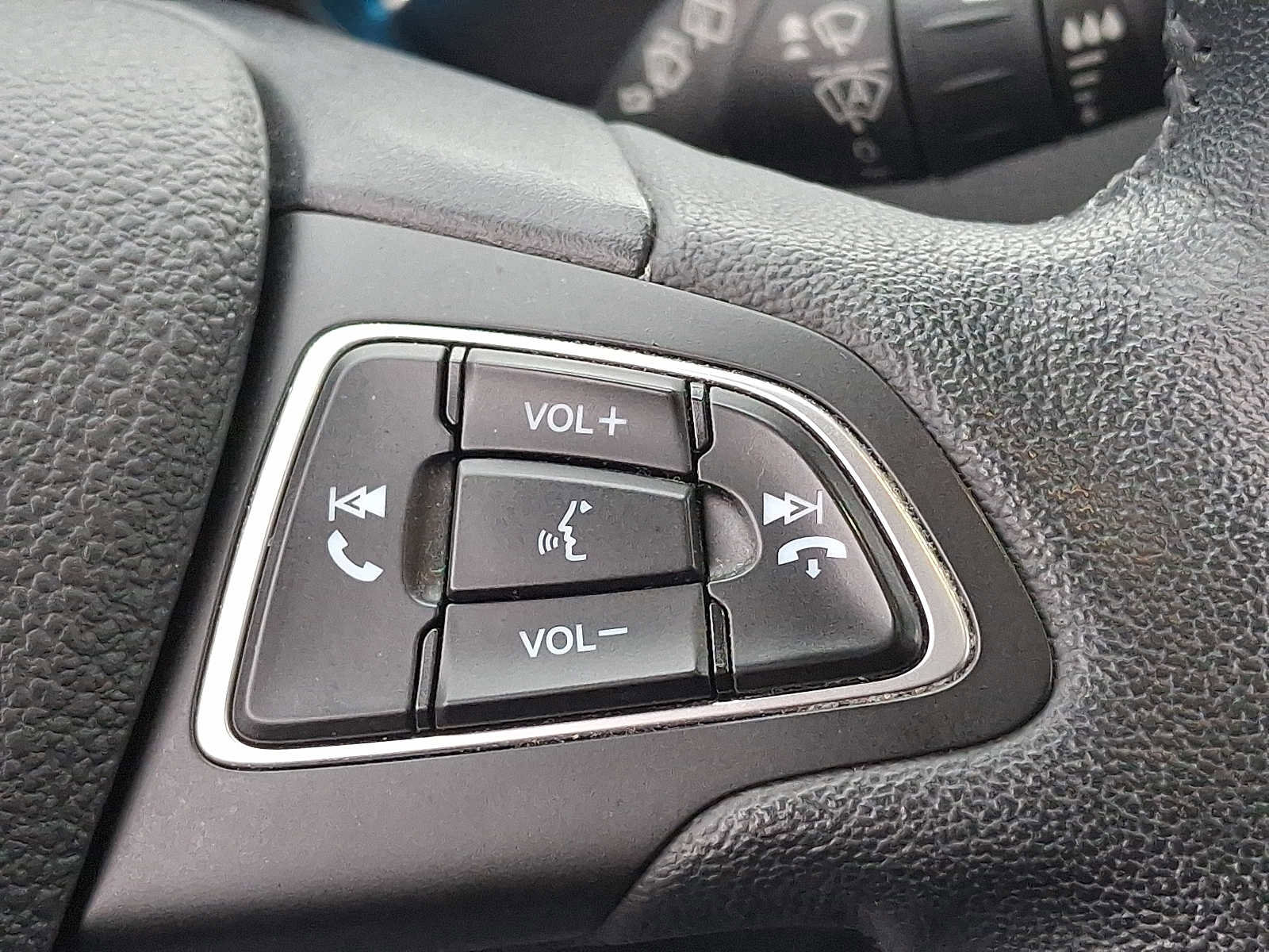 Used 2019 Ford Escape Titanium image 24