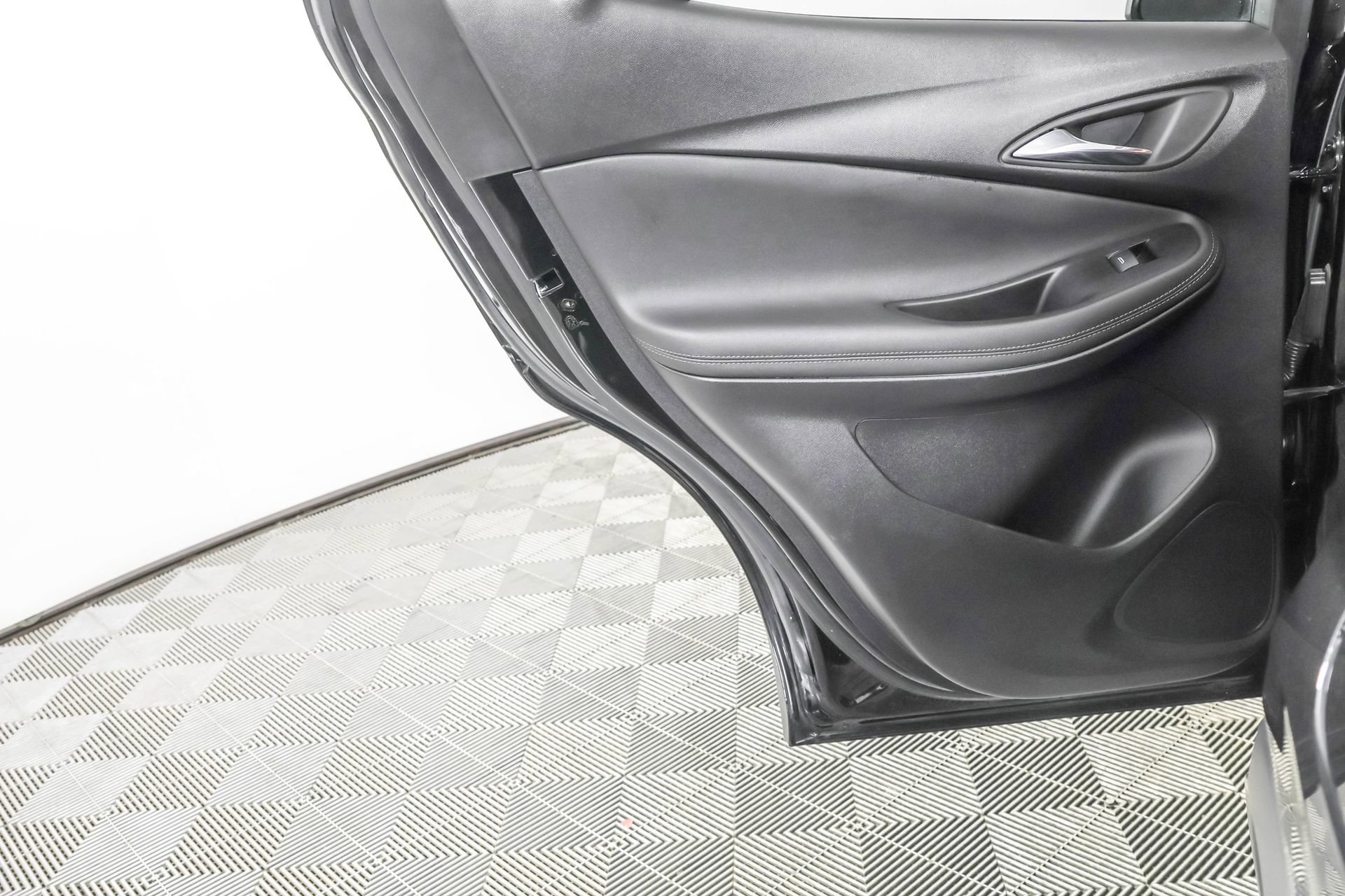 Used 2023 Buick Encore GX Select w/ Safety Package II AWD/4WD image 36