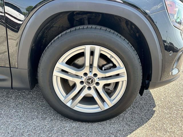 Used 2023 Mercedes-Benz GLB 250 4MATIC w/ Premium Package image 2