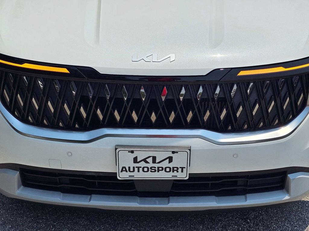 Certified 2025 Kia Carnival EX FWD image 3