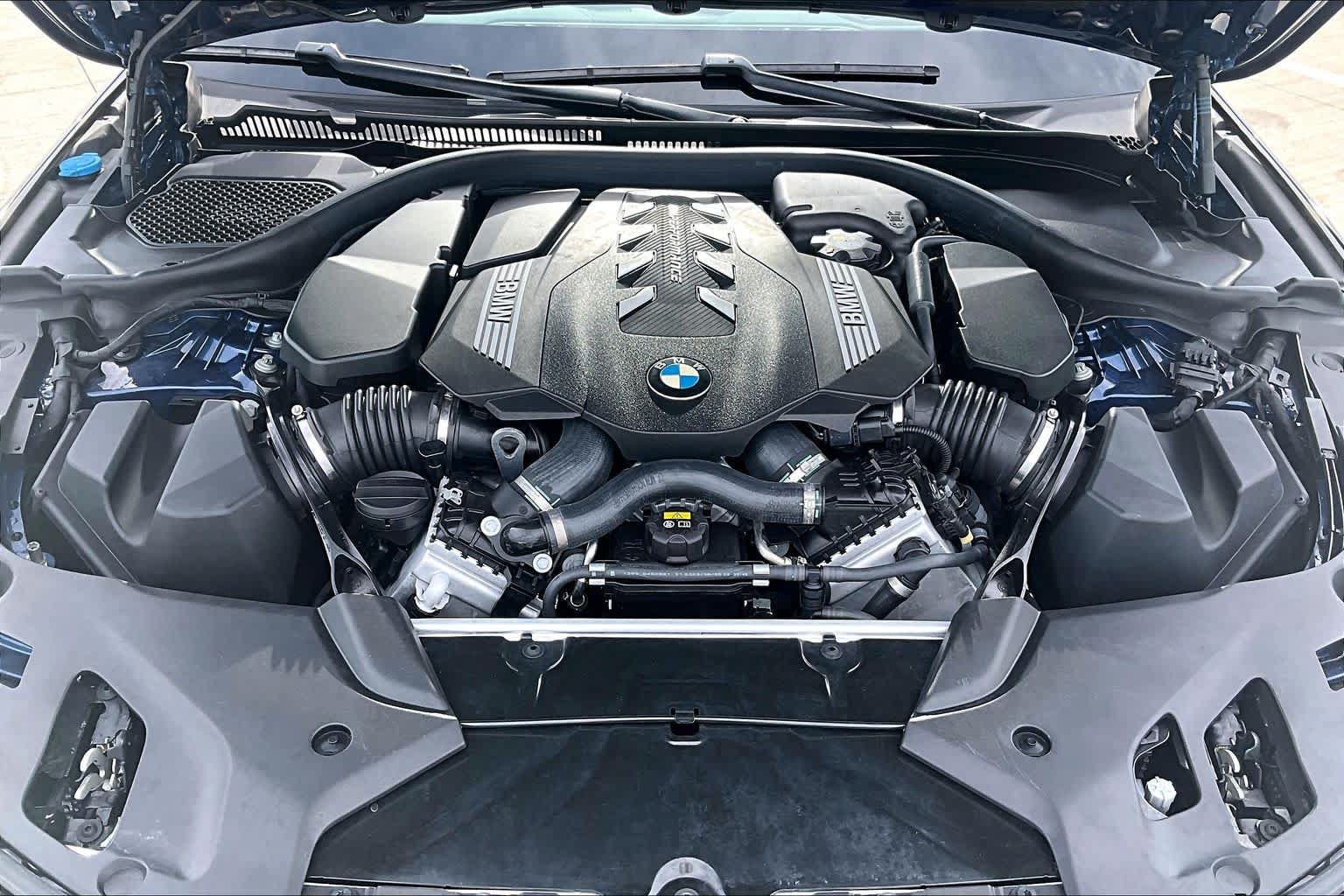 Used 2021 BMW M550i xDrive w/ Executive Package AWD/4WD image 30