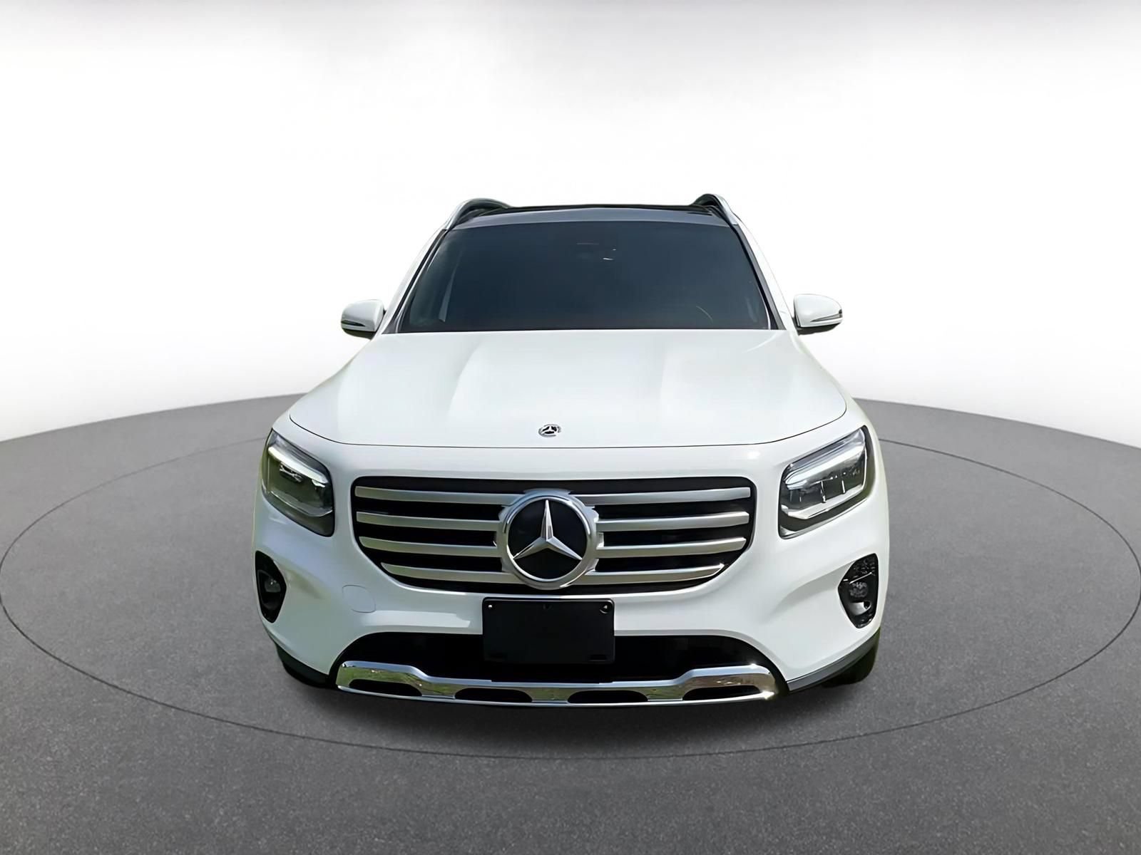 Used 2025 Mercedes-Benz GLB 250 image 3