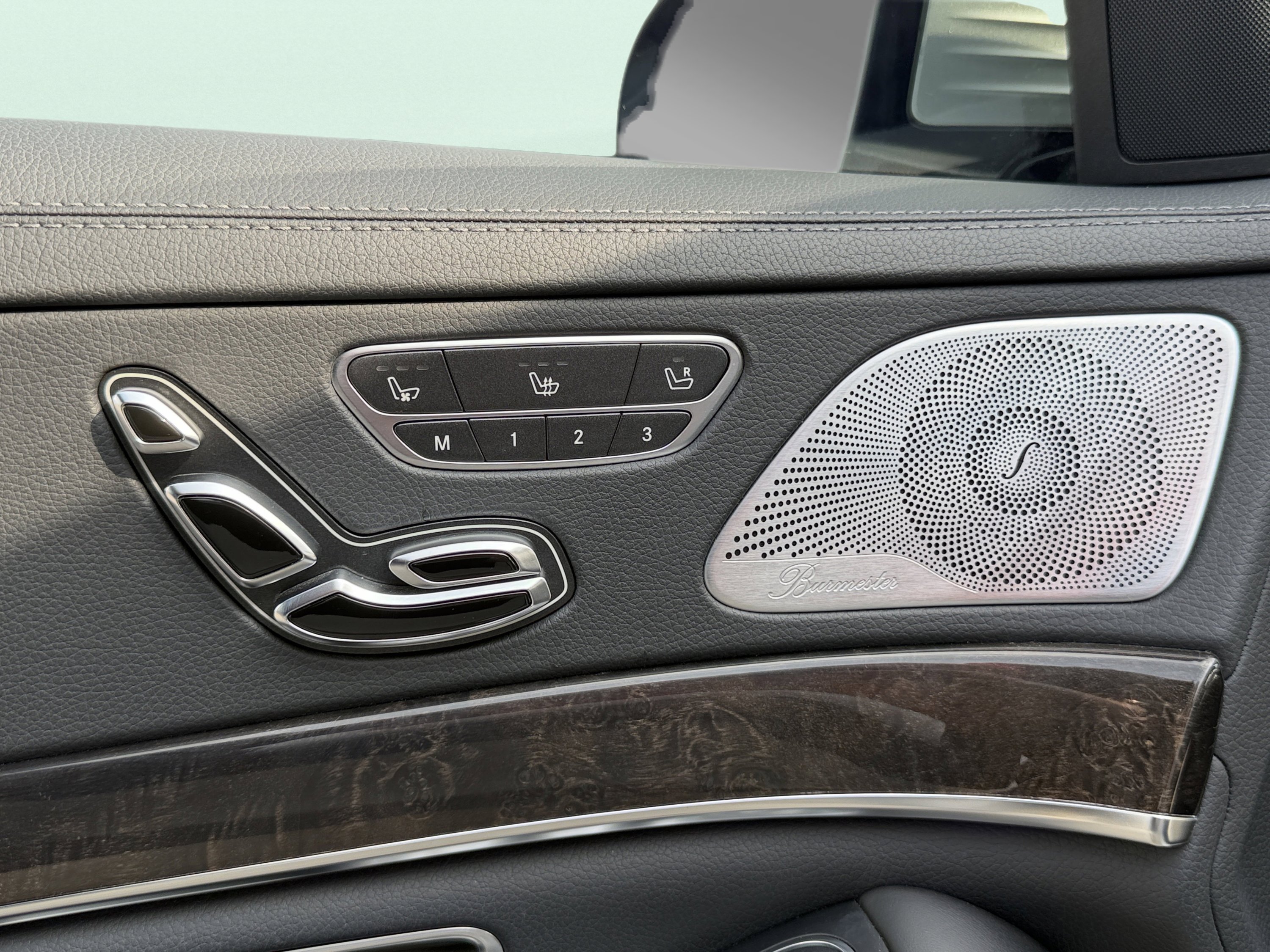 Used 2016 Mercedes-Benz S 550 Sedan image 25