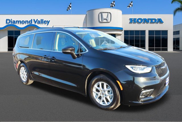 Used 2022 Chrysler Pacifica Touring-L image 1