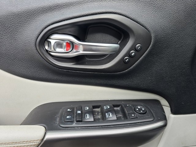 Used 2020 Jeep Cherokee Limited image 18