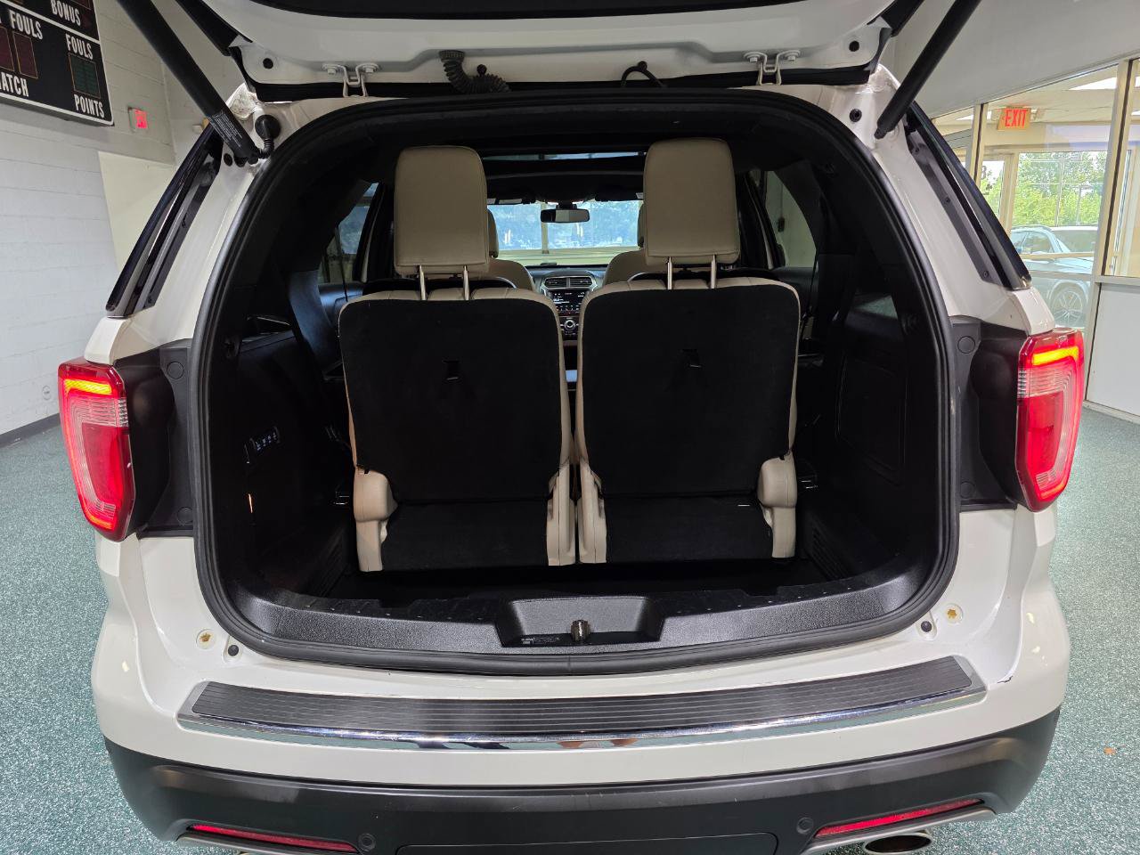 Used 2019 Ford Explorer Limited w/ Ford Safe & Smart Package AWD/4WD image 22
