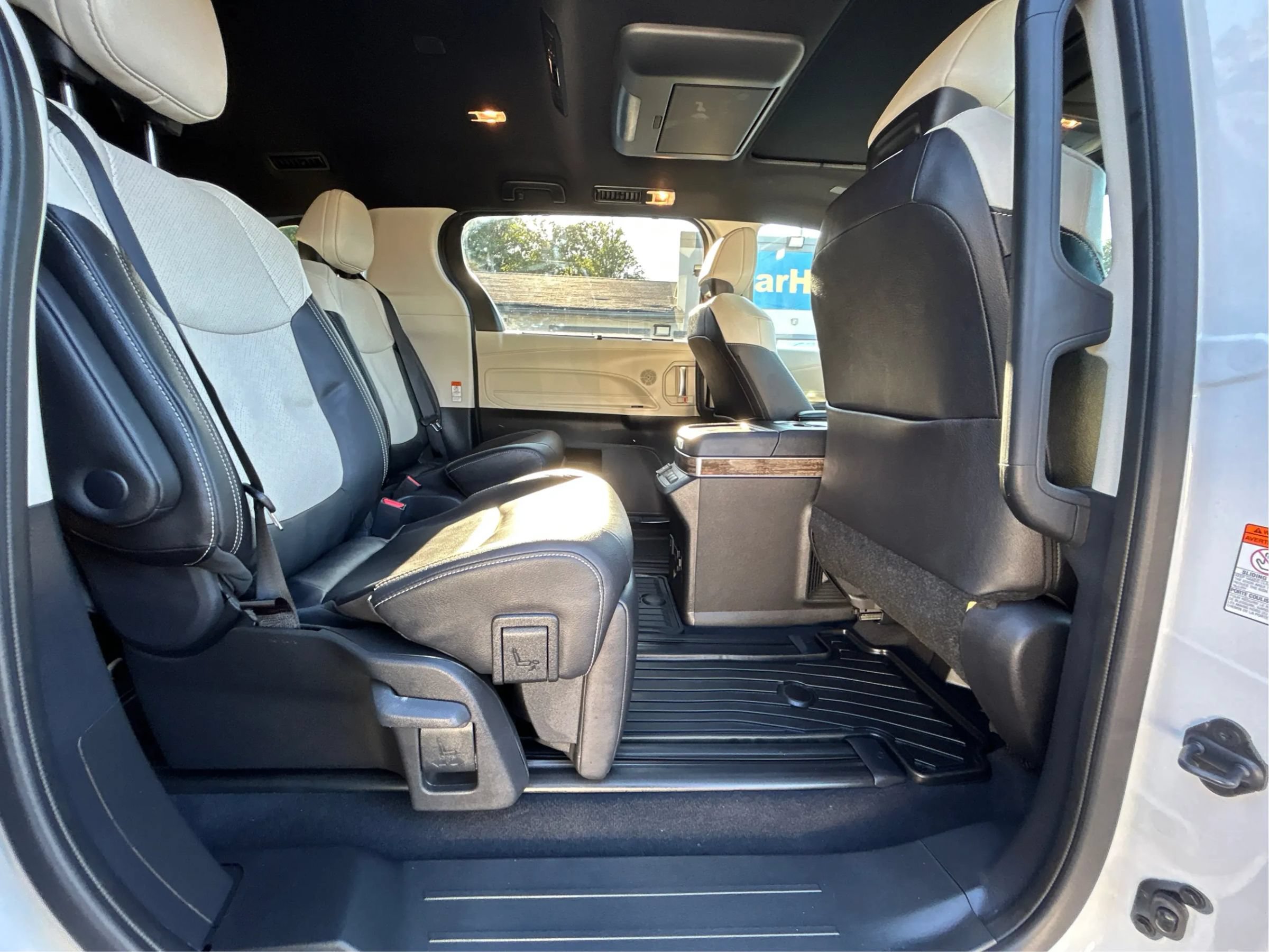 Used 2026 Toyota Sienna Platinum AWD/4WD image 14