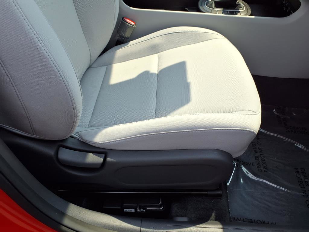 Used 2025 Hyundai Kona SE image 21