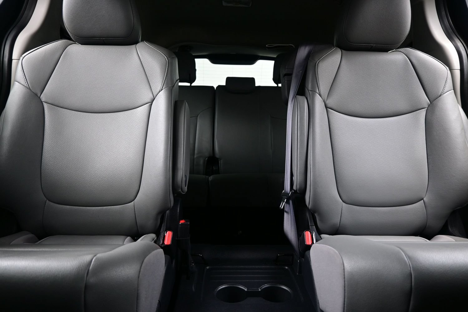Used 2024 Toyota Sienna XLE FWD image 16
