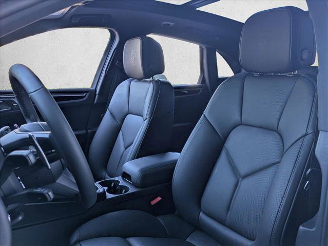 Certified 2025 Porsche Macan image 5