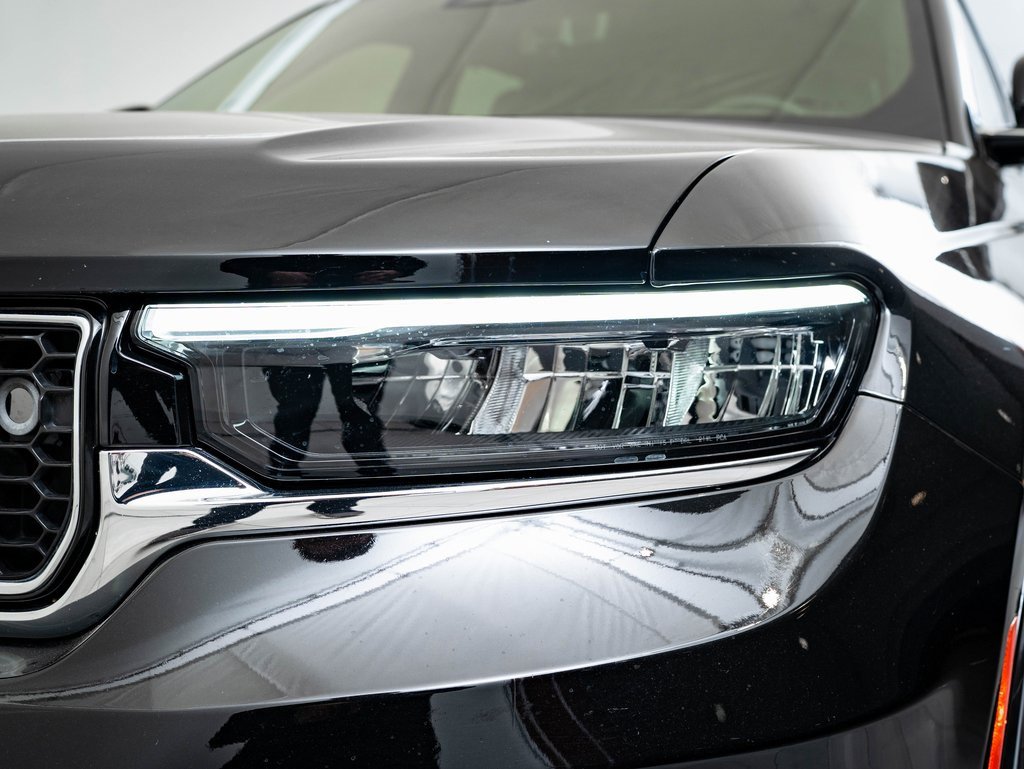 Used 2023 Jeep Grand Cherokee Overland w/ Adv Protech Group III image 17