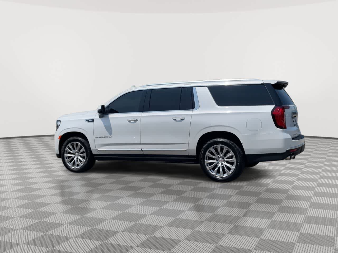 Used 2022 GMC Yukon XL Denali AWD/4WD image 6