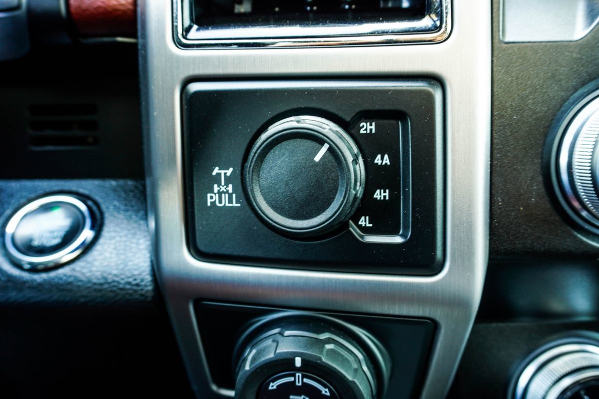 Used 2019 Ford F150 Platinum w/ Equipment Group 701A Luxury image 31