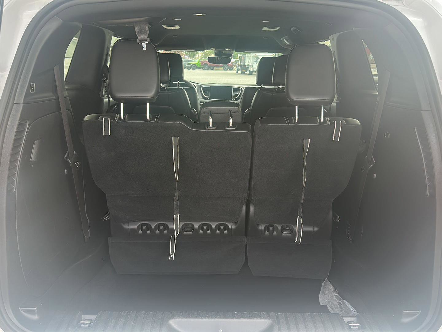 Used 2025 Chrysler Pacifica Select image 10