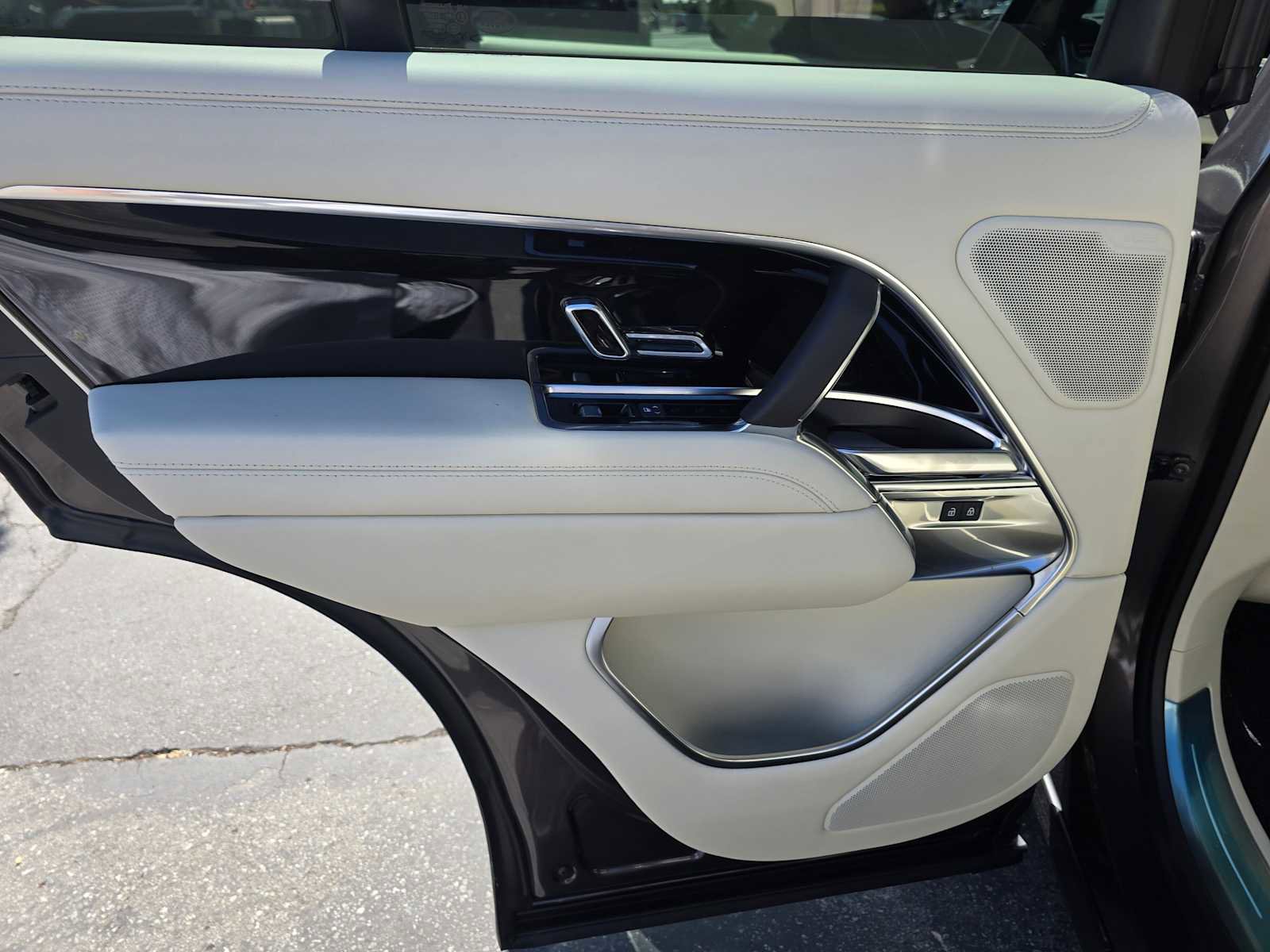 New 2025 Land Rover Range Rover SE image 19
