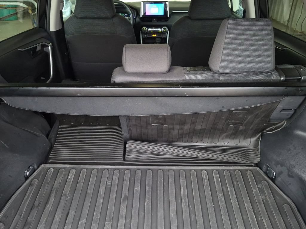 Used 2023 Toyota RAV4 LE AWD/4WD image 15