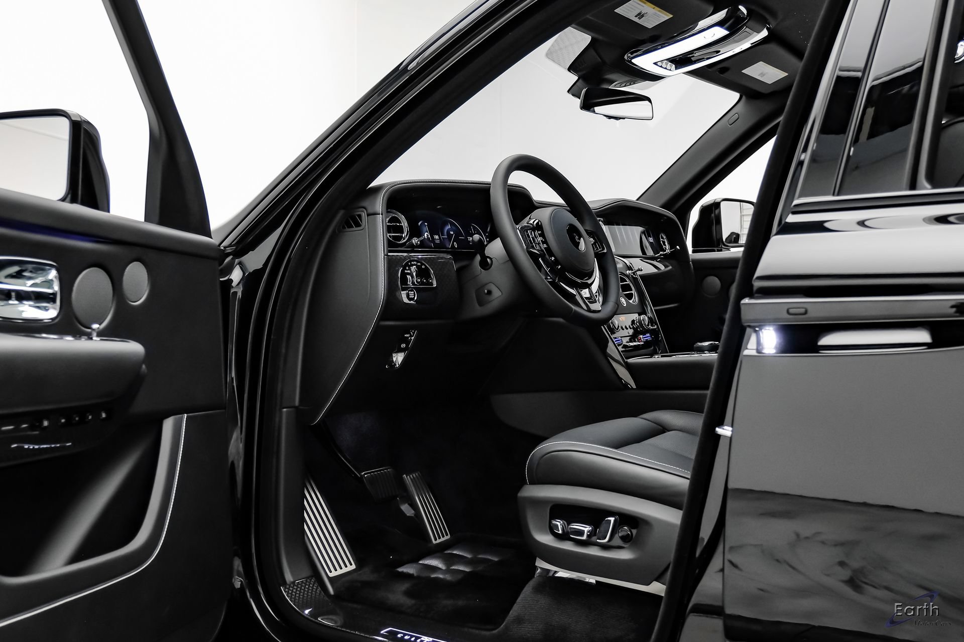 Used 2026 Rolls-Royce Cullinan Black Badge AWD/4WD image 41