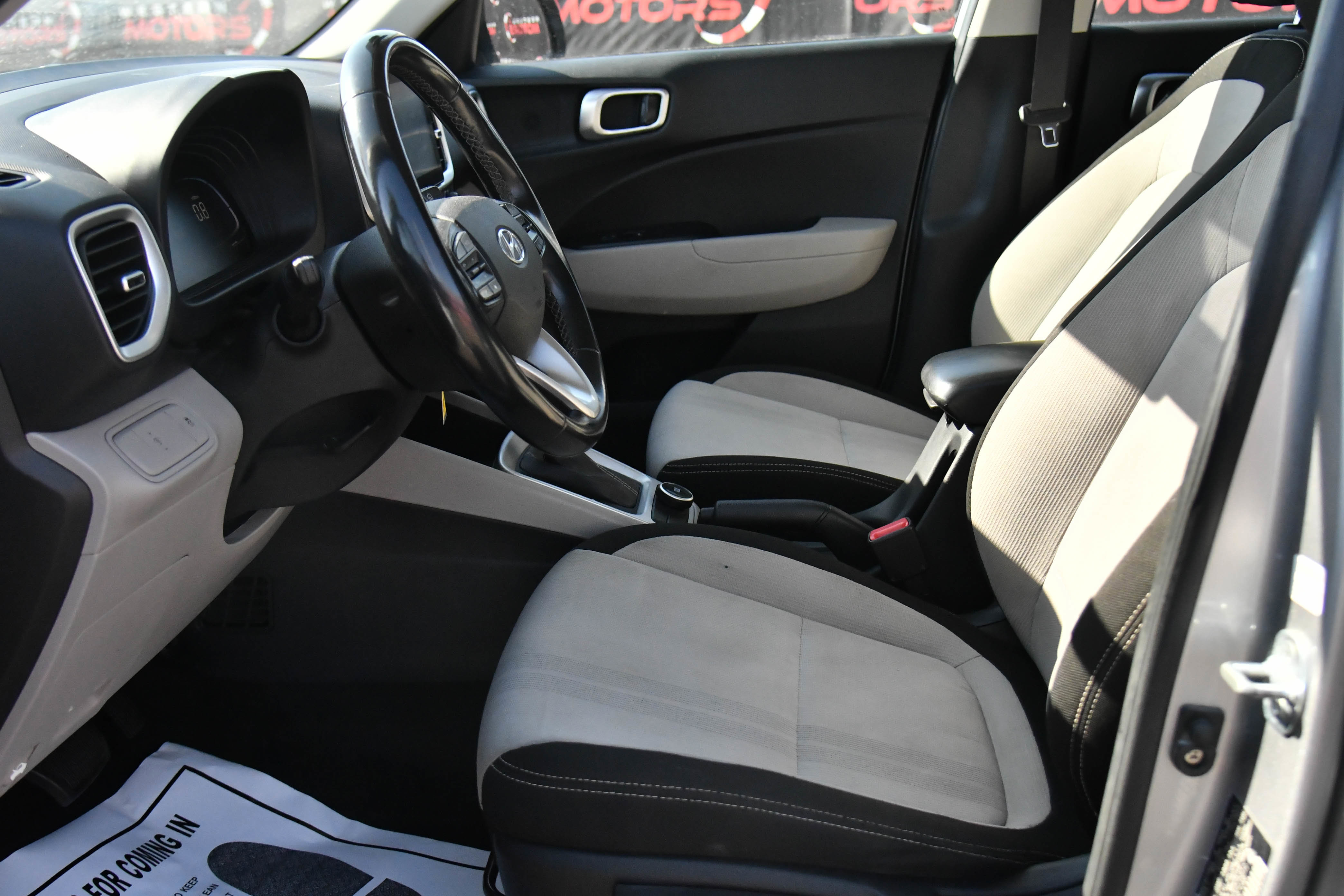 Used 2023 Hyundai Venue SEL w/ Cargo Package image 17