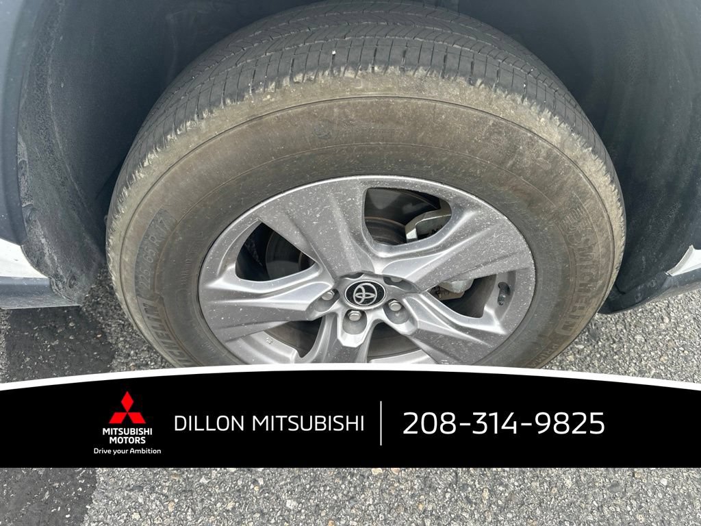 Used 2025 Toyota RAV4 XLE AWD/4WD image 21