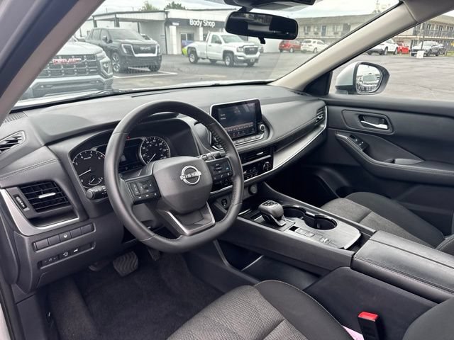 Used 2025 Nissan Rogue SV FWD image 11