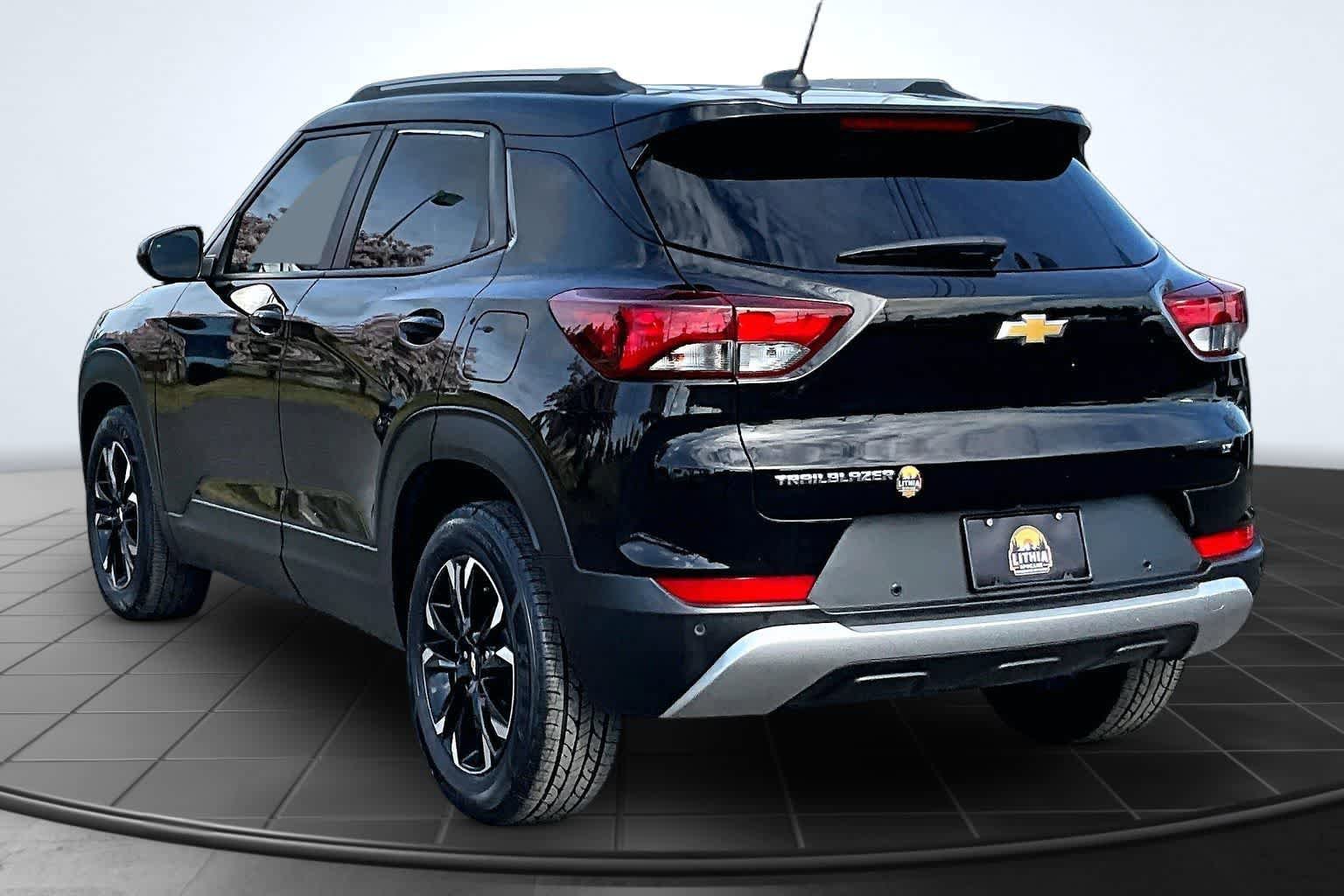 Used 2023 Chevrolet TrailBlazer LT w/ Convenience Package FWD image 4
