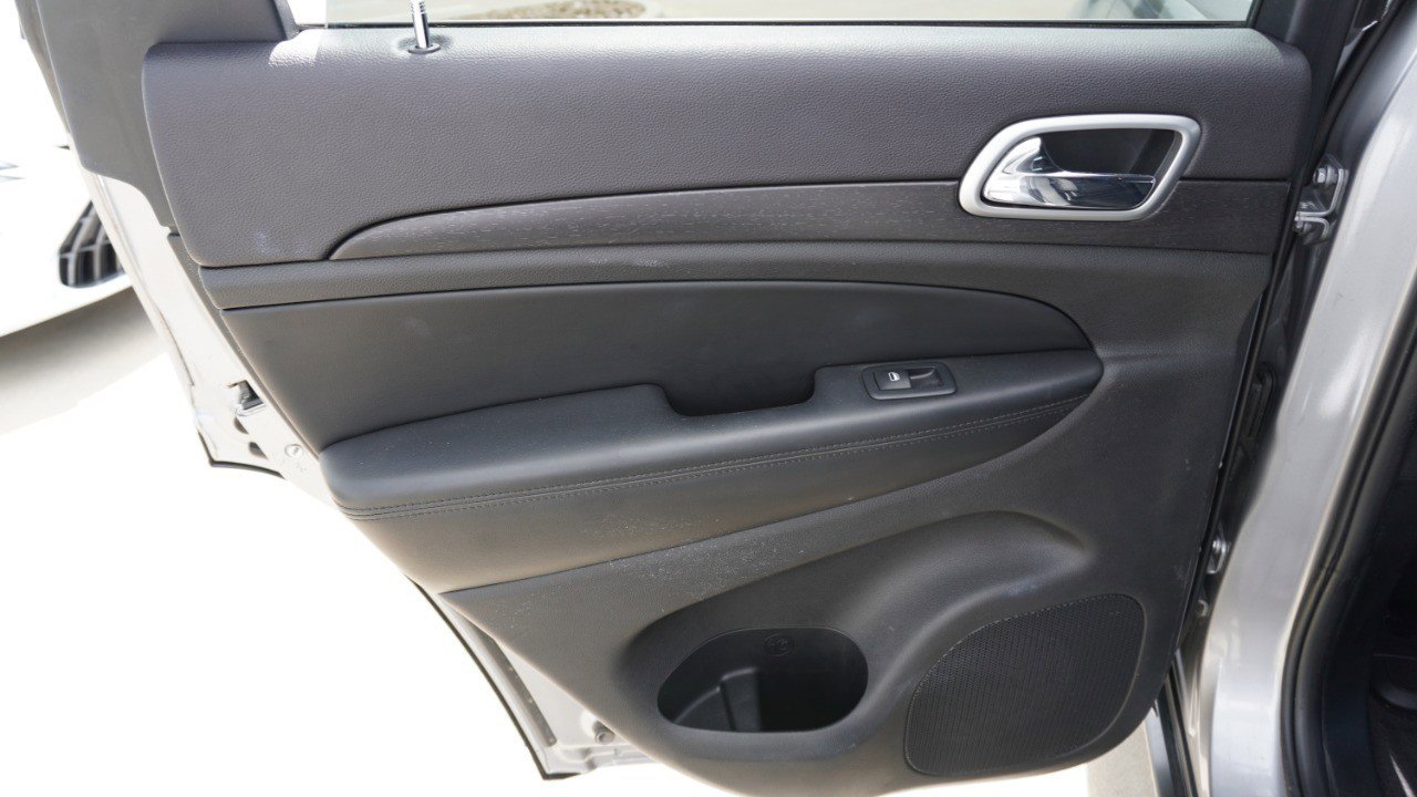 Used 2018 Jeep Grand Cherokee Laredo image 27