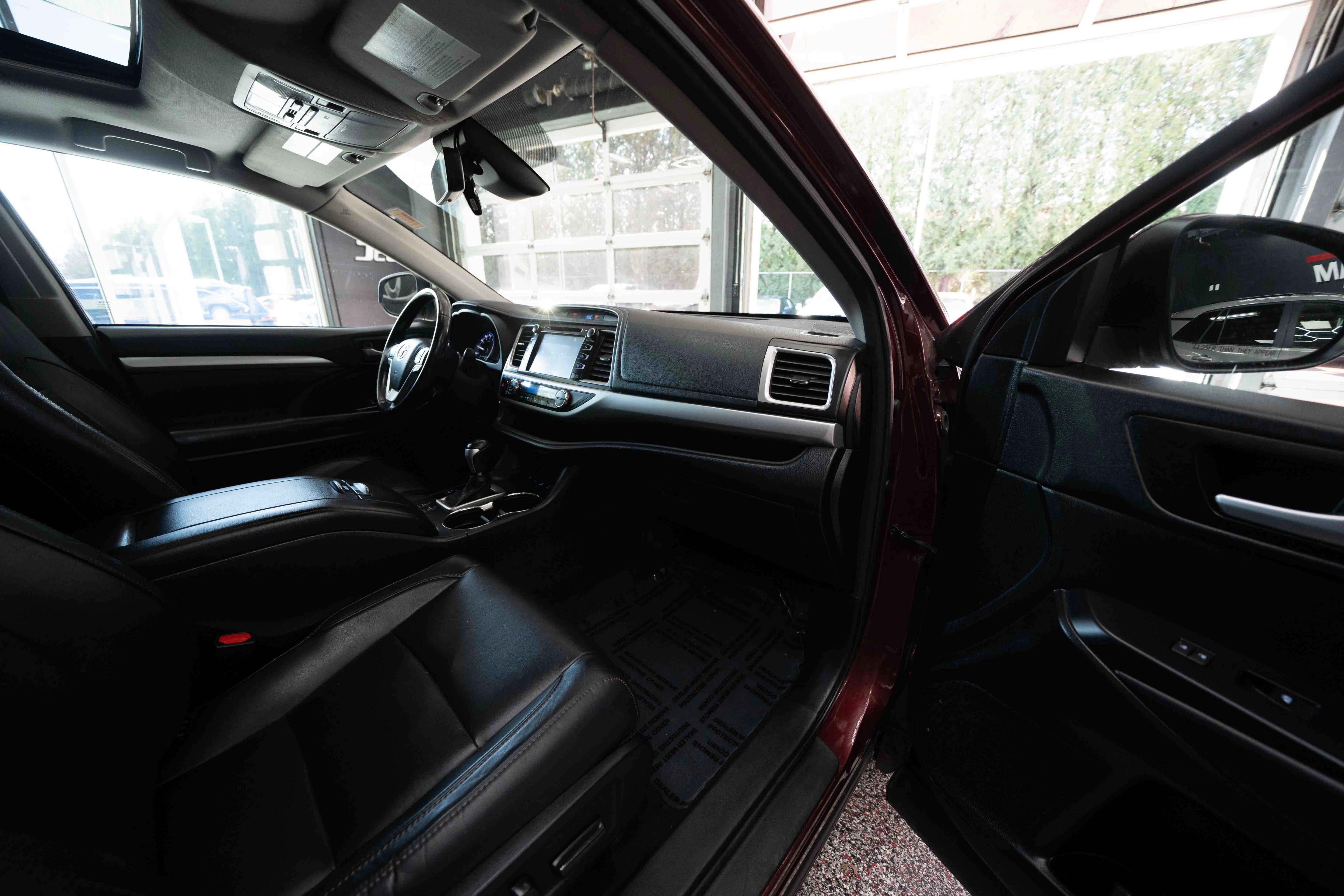 Used 2017 Toyota Highlander XLE image 26