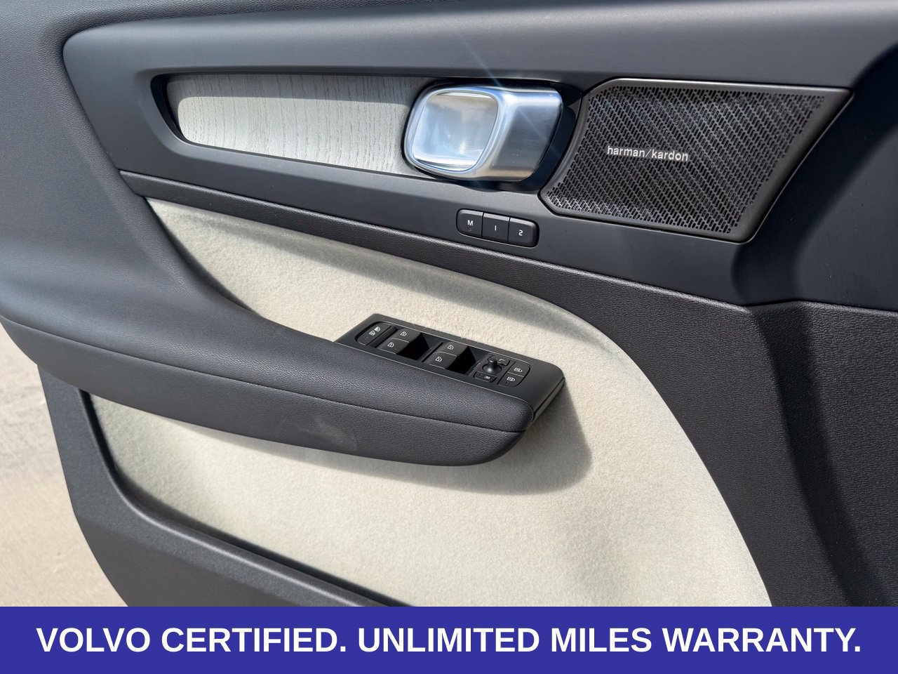 Certified 2024 Volvo XC40 B5 Ultimate w/ Protection Package Premier AWD/4WD image 33