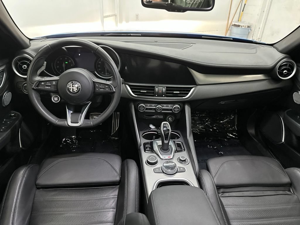 Used 2023 Alfa Romeo Giulia Veloce RWD image 25