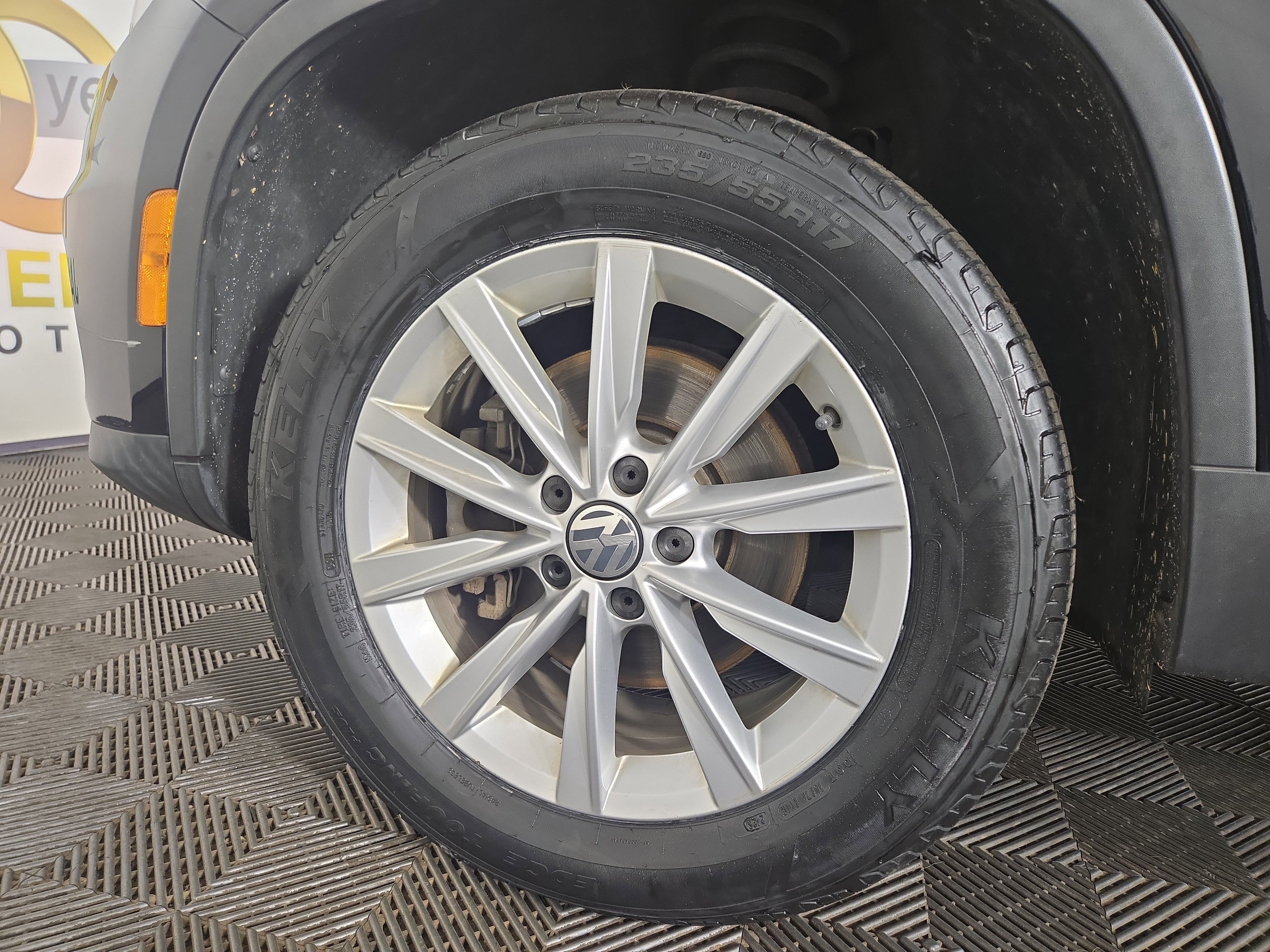 Used 2017 Volkswagen Tiguan Limited w/ Premium Package image 30