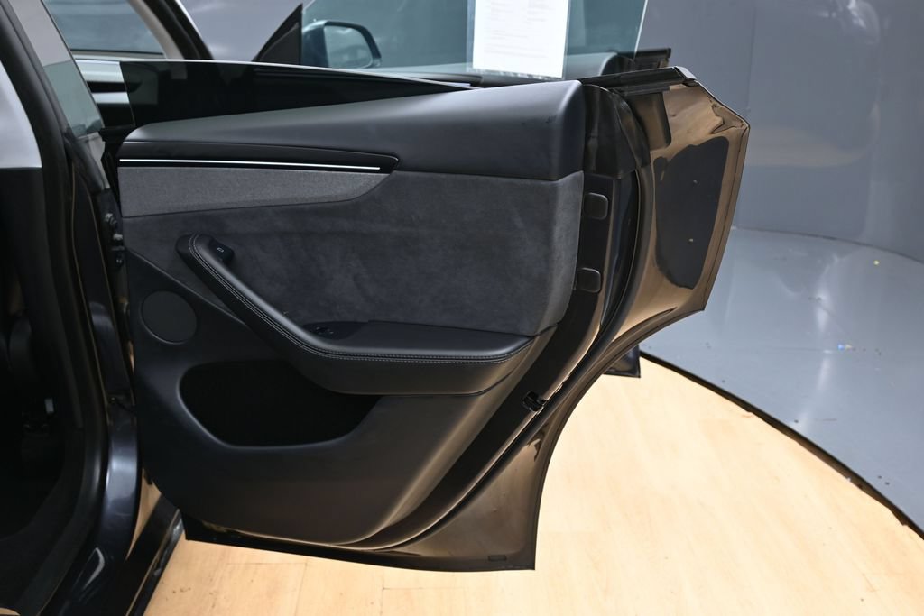 Used 2026 Tesla Model Y Long Range RWD image 31