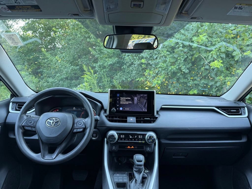 Used 2025 Toyota RAV4 XLE AWD/4WD image 18