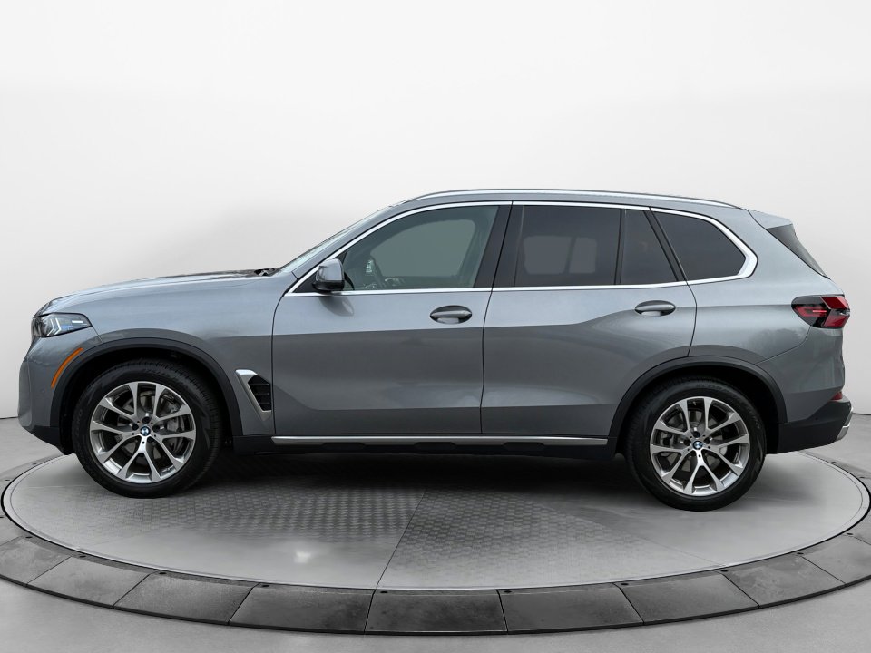Used 2024 BMW X5 xDrive40i w/ Premium Package image 4