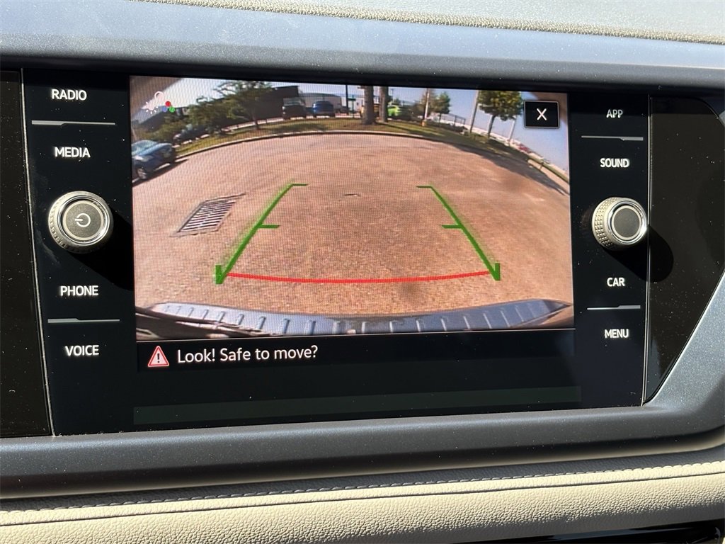 Used 2024 Volkswagen Taos SE image 19