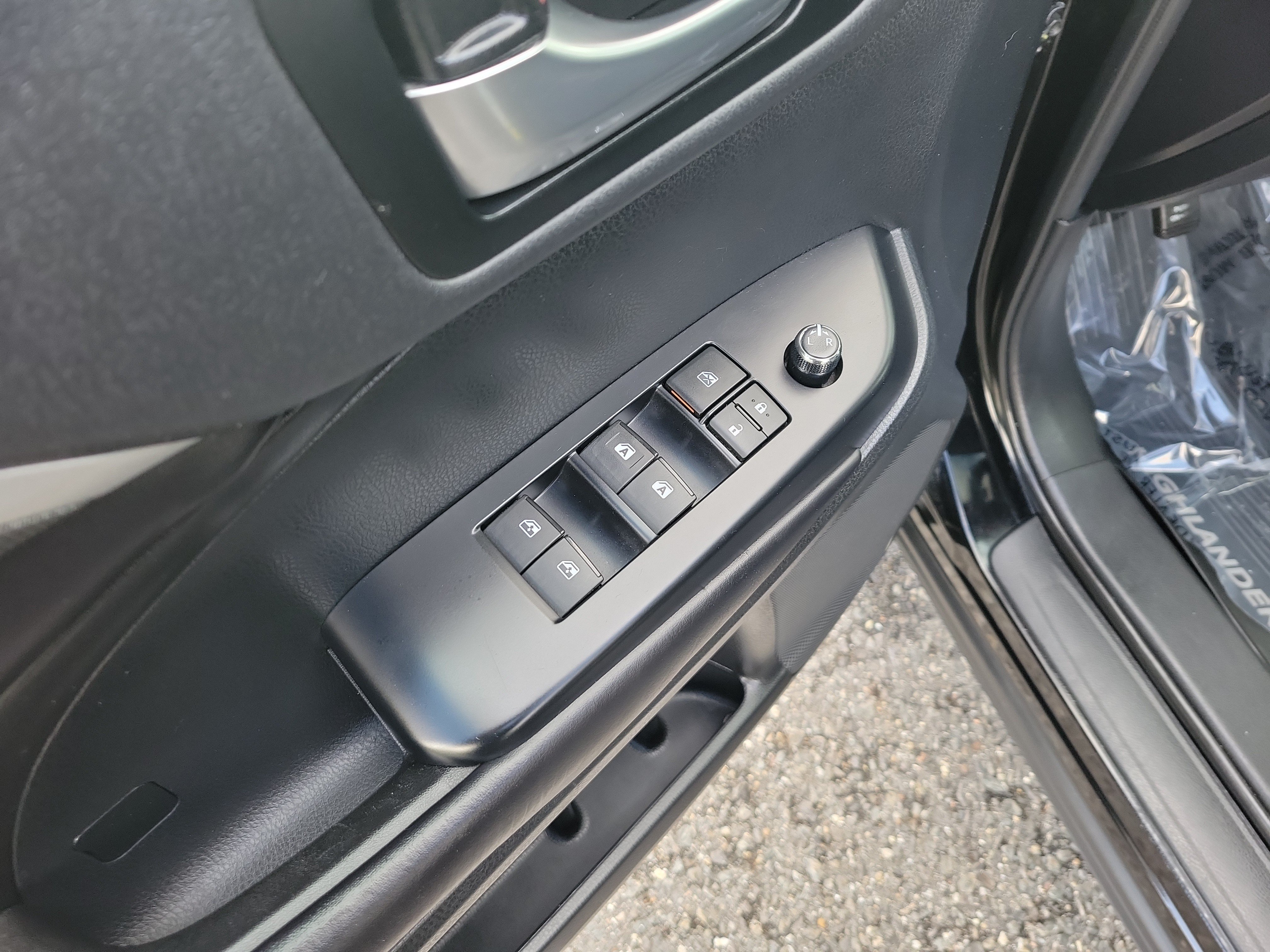 Used 2019 Toyota Highlander SE AWD/4WD image 21