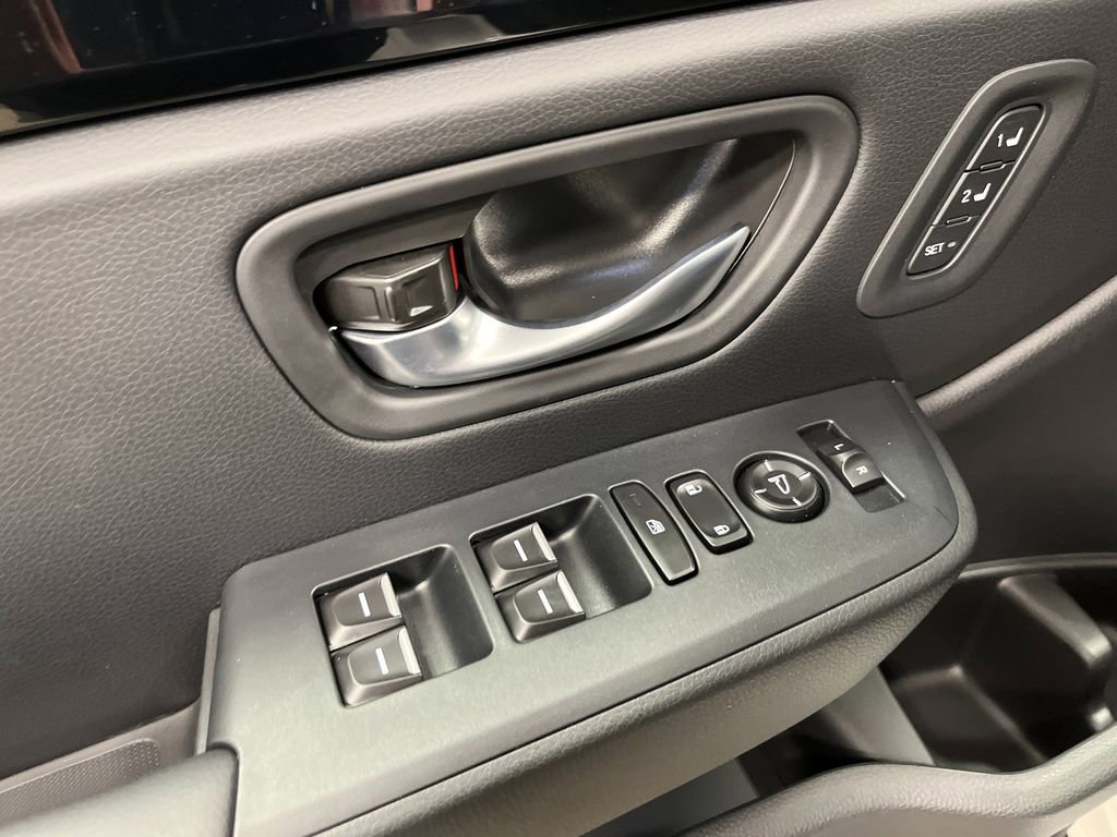 New 2025 Honda Pilot Touring image 9