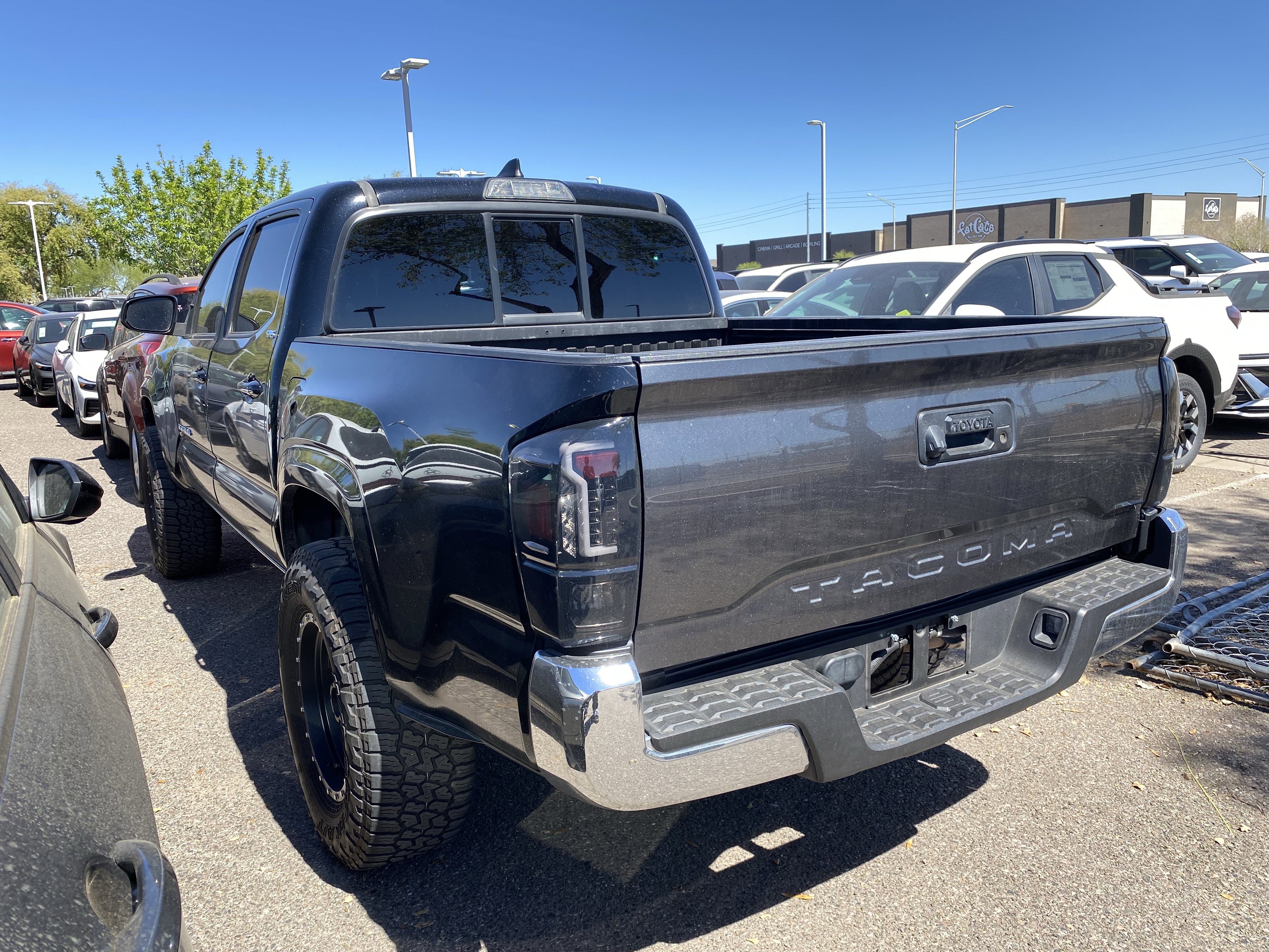 Used 2018 Toyota Tacoma SR5 image 2