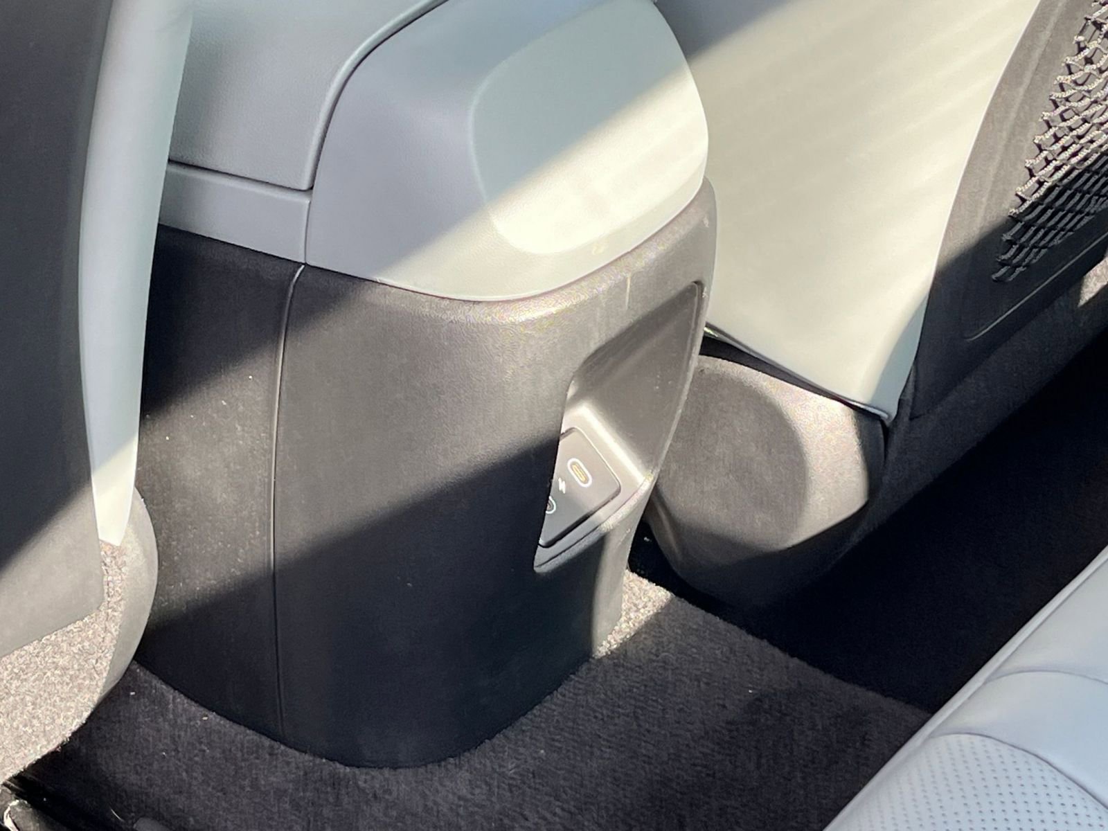 Used 2025 Hyundai Elantra Limited image 24