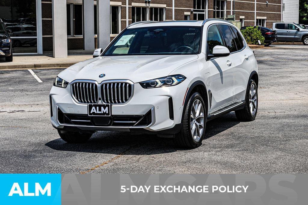 Used 2025 BMW X5 xDrive50e AWD/4WD image 3