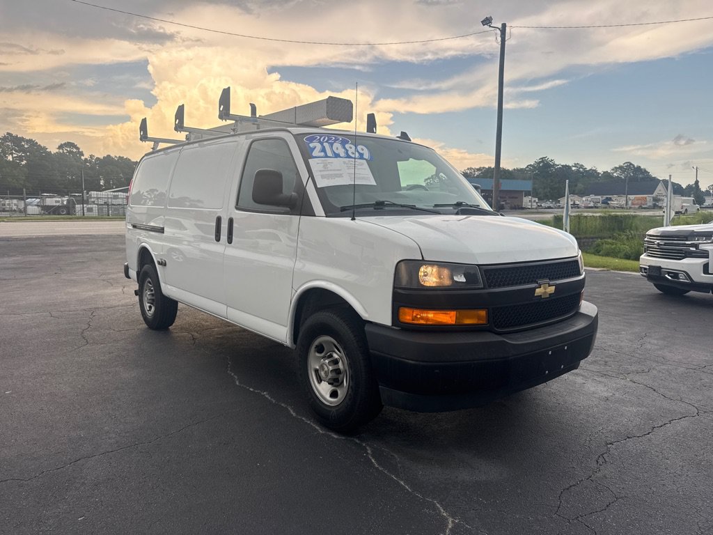 Used 2022 Chevrolet Express 3500 w/ Driver Convenience Package RWD image 7