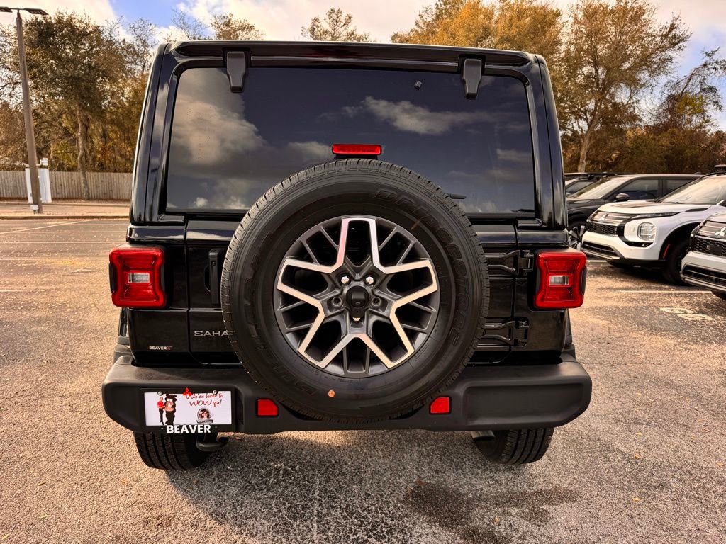 Used 2025 Jeep Wrangler Sahara image 8