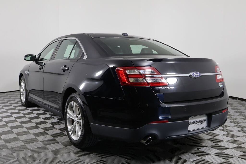 Used 2017 Ford Taurus SEL image 4