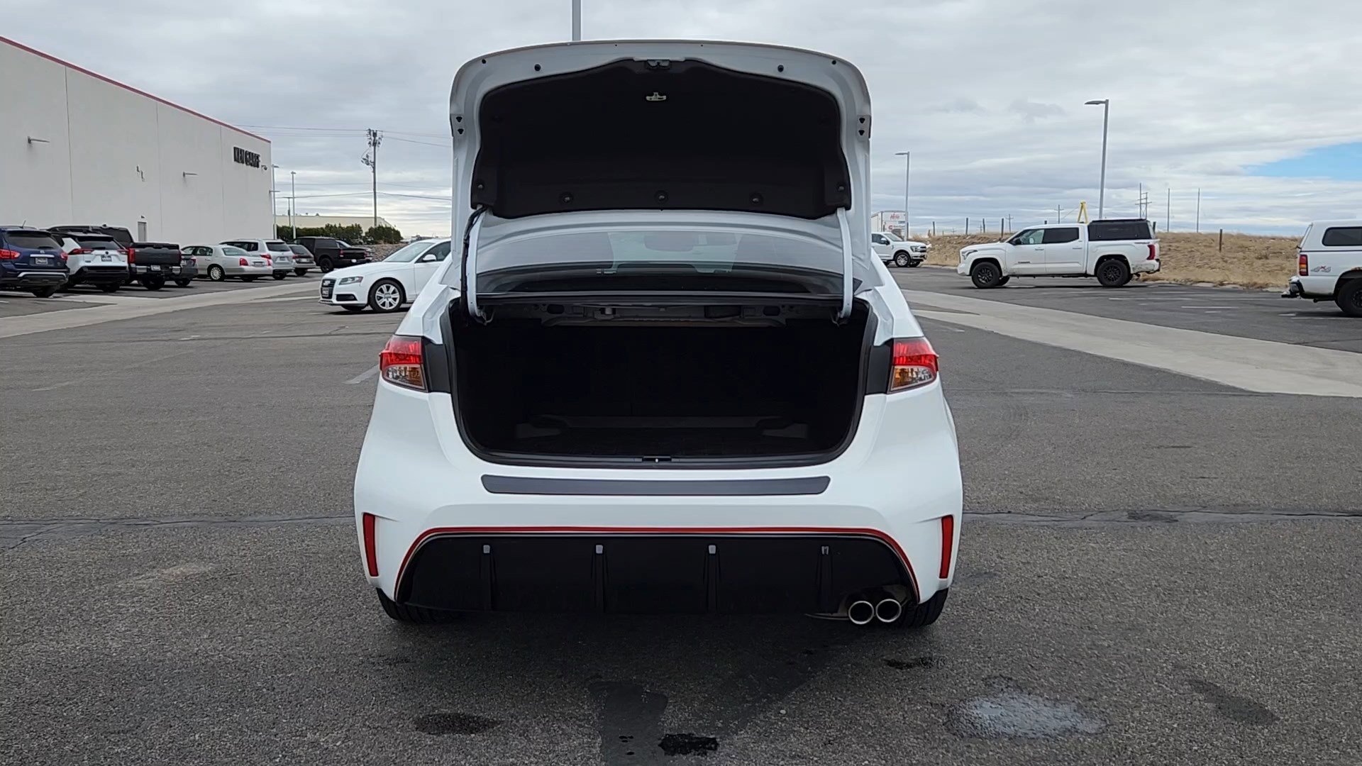 Used 2023 Toyota Corolla SE w/ SE Package image 18