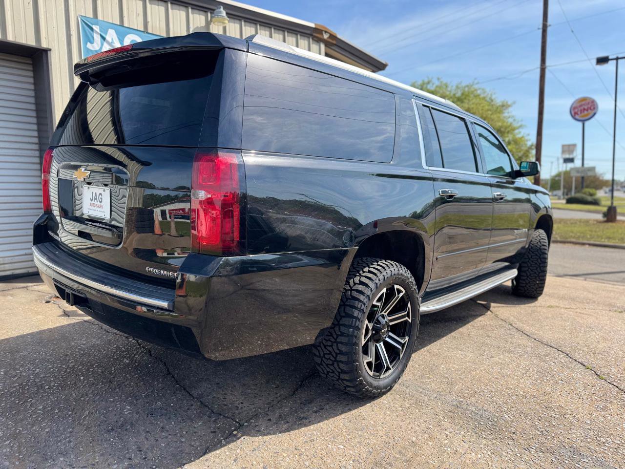Used 2019 Chevrolet Suburban Premier AWD/4WD image 6