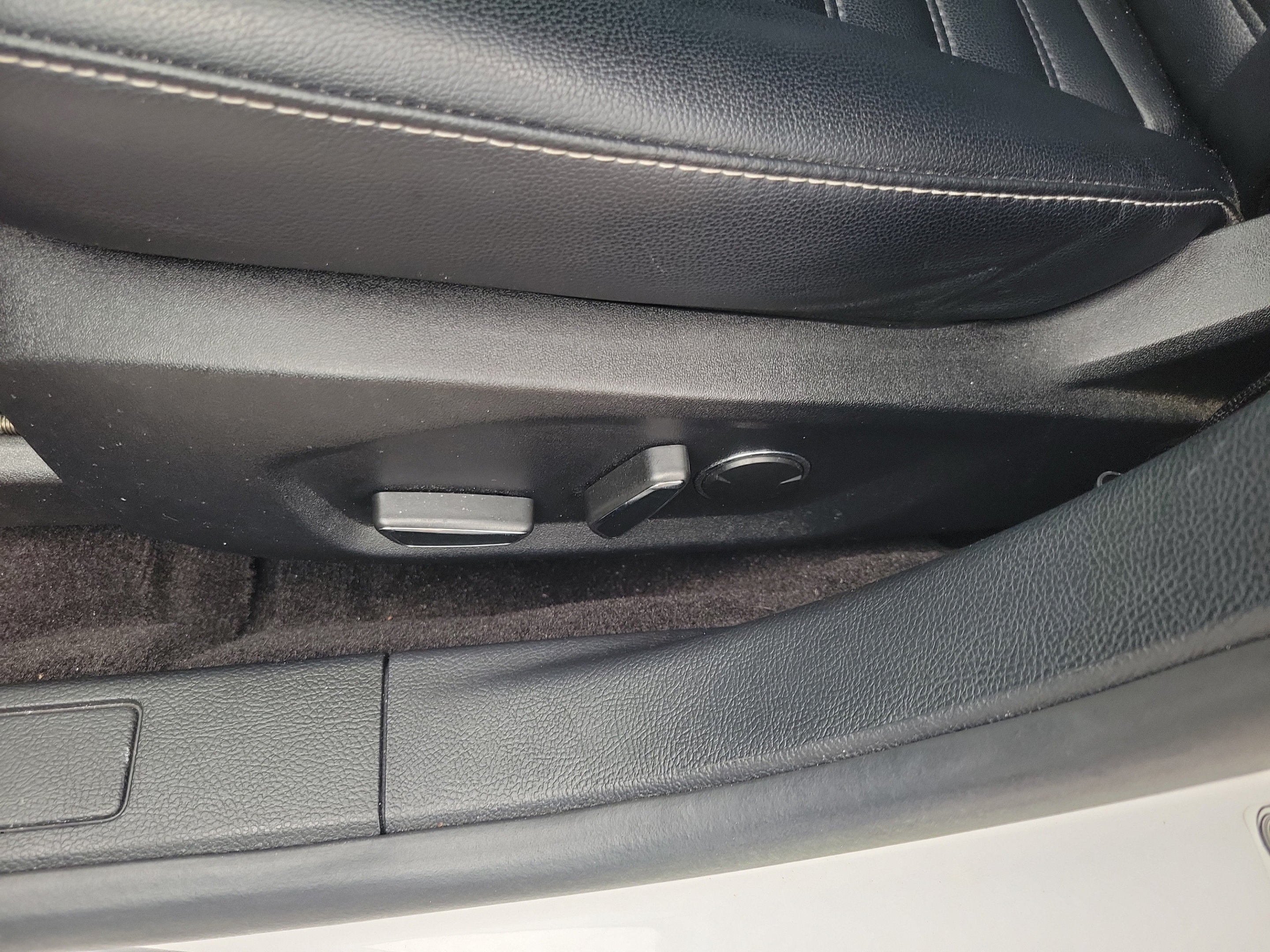 Used 2020 Ford Fusion SEL FWD image 18